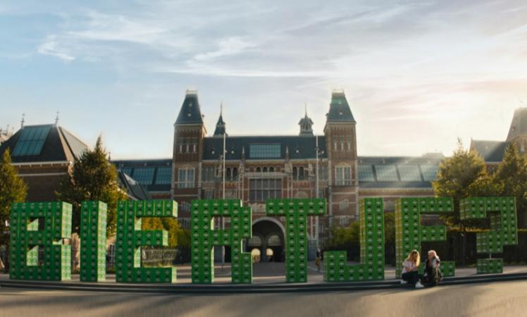 Heineken kratten vormen 'Biertje?' voor het Rijksmuseum